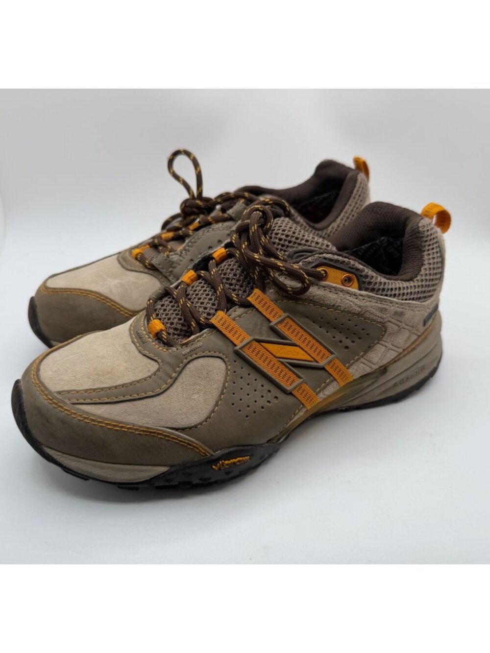 New Balance 1520 V1 Vibram Gore-Tex Hiking Sneakers Women’s Size 8.5D Brown